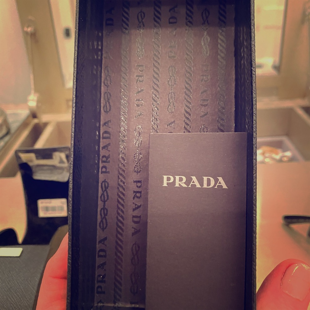 Prada like new sunglasses in excellent condition - Picture 3 of 7